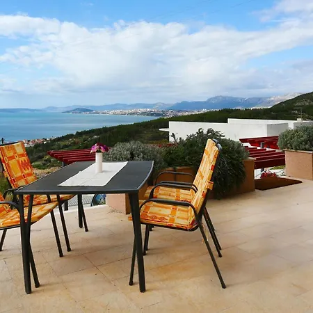 Strandnahe Mit Terrasse By Interhome Appartement Podstrana